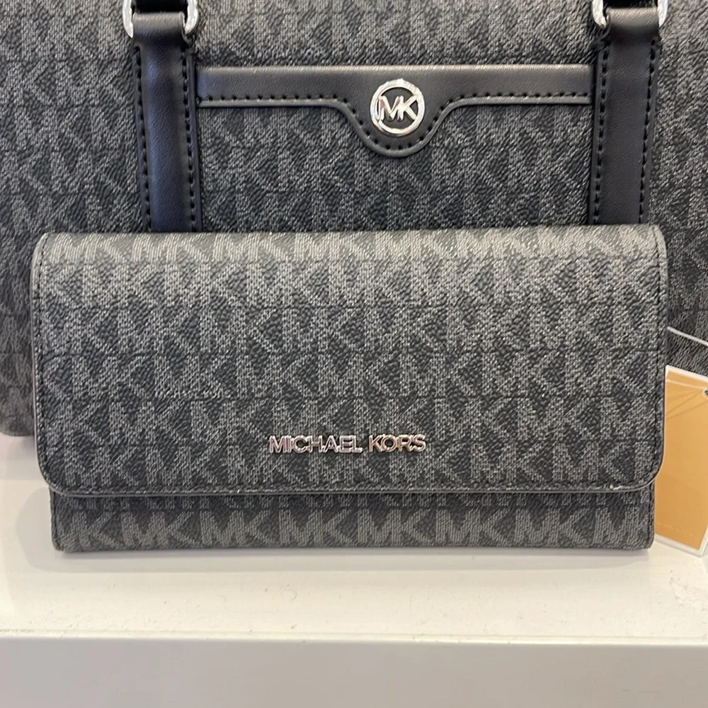 Michael Kors Jet Set Large Signature Logo Tri-Fold Wallet Black  NWT